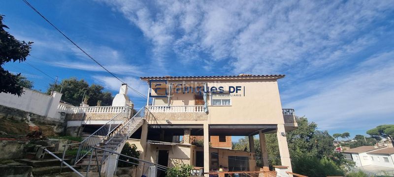 Foto f250be4e-a538-4a80-982f-9ec98e745a50. Chalet en Montbarbat Maçanet de la Selva
