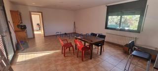 Chalet in Caldes de Malavella. Amplia vivienda con piscina, barbacoa, suite y gran garaje en ma