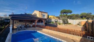 Chalet à La Goba. Oportunidad en vidreres casa con piscina privada y posibilidad d