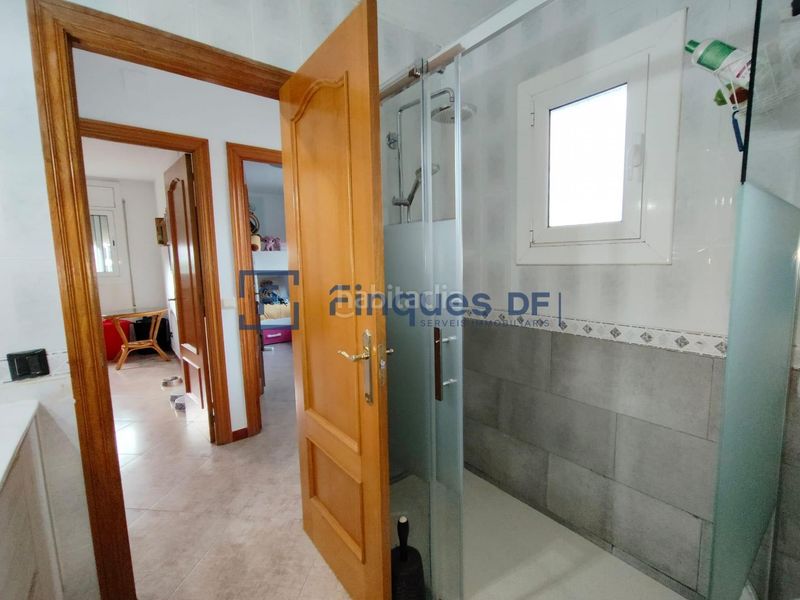 Foto a1f96592-659e-42d8-84c6-b5d1ad390584. Xalet amb calefacció aparcament a Riudarenes