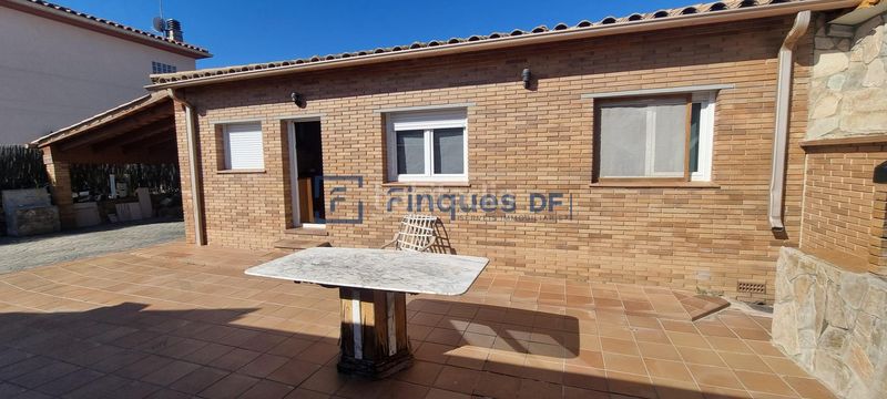 Foto 2a47e7bd-99ff-4d93-9f14-c2166bf439f1. Xalet amb calefacció aparcament a La Goba Vidreres