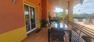 Chalet à Caldes de Malavella. Casa unifamiliar aislada en planta baja, ubicada en una ubicació