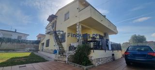 Chalet in Sils. Descubre tu refugio en vallcanera, sils!