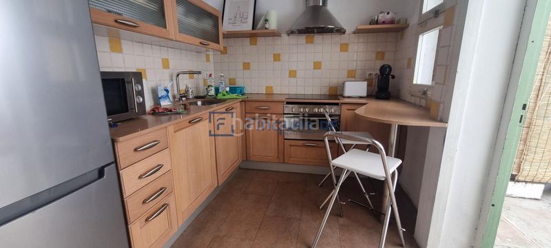 Foto 773f9d8a-1c02-4112-ac30-ce93b3215cb6. Casa adossada amb calefacció aparcament a Creu de la Mà Figueres