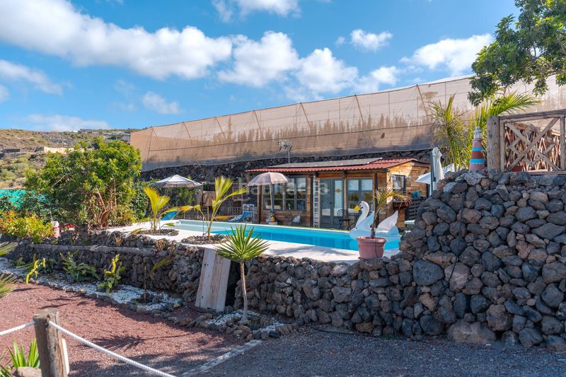 Foto bde3c8a1-bcb2-48e2-80f1-d125e19abe81. Masia amb aparcament piscina a Guía de Isora interior Guía de Isora