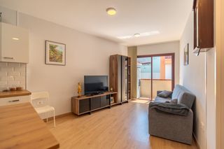 Pis  Calle llano mora 18. ¡tu vida a un paso de todo! luminoso piso con 2 balcones en el c