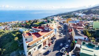 Edifici a Avenida príncipes de españa 0. Edificio en venta en el tanque