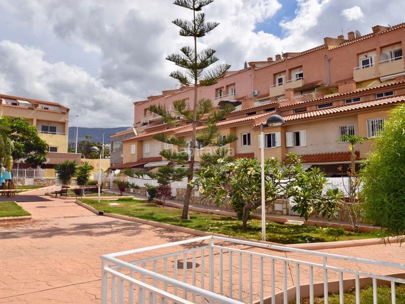 Foto 2be0ad4e-3bf1-4795-9c1d-e635d78e6898. Chalet triplex con terrazas en jardines del duque en Adeje