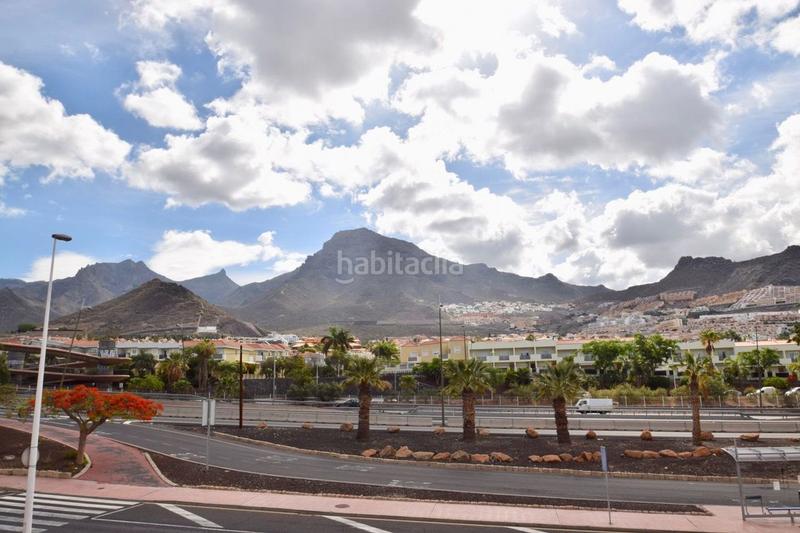 Foto b42464b8-6592-4b0b-90f4-9e2b5fb9a7cc. Chalet triplex con terrazas en jardines del duque en Adeje