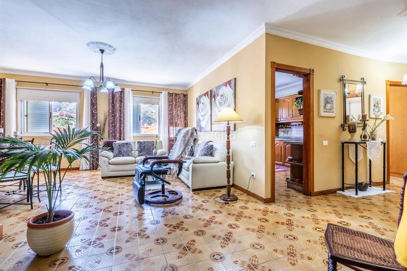 Foto fd6135a3-bcae-40f3-ab26-14684df903f8. Xalet amb aparcament a Icod de los Vinos pueblo Icod de los Vinos