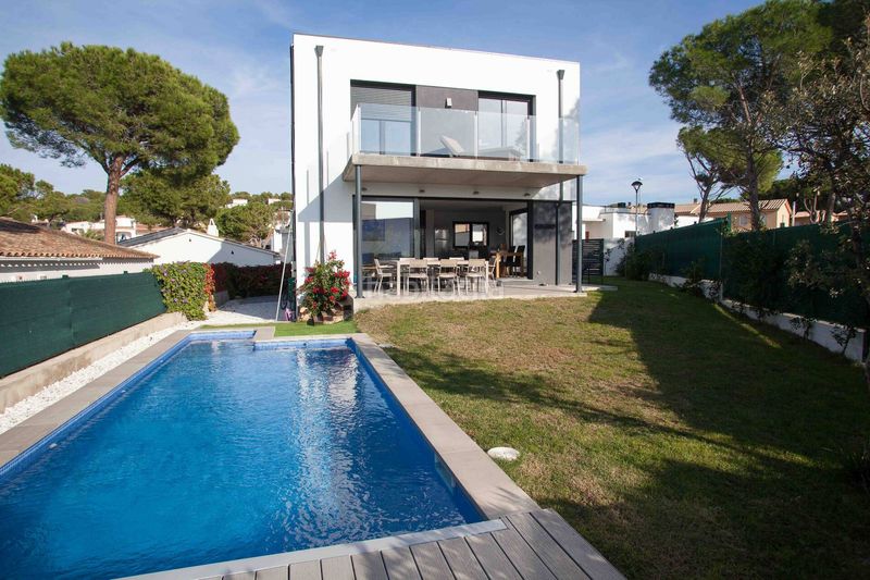 Foto bbb02929-48bd-488a-8abf-8cb0ff15b35c. Casa amb calefacció aparcament piscina a Port - La Clota - Puig Sec Escala (L´)