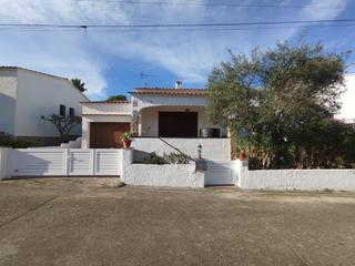 Maison  Carrer sol i mar 6. Magnífica casa unifamiliar de una sola planta en l'escala