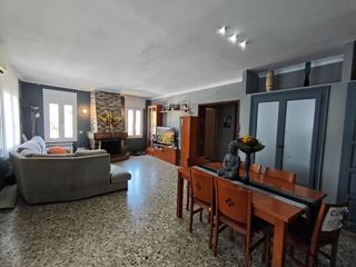 Piso en Eixample Residencial. Acogedor y luminoso piso de 2 dormitorios con amplia terraza en