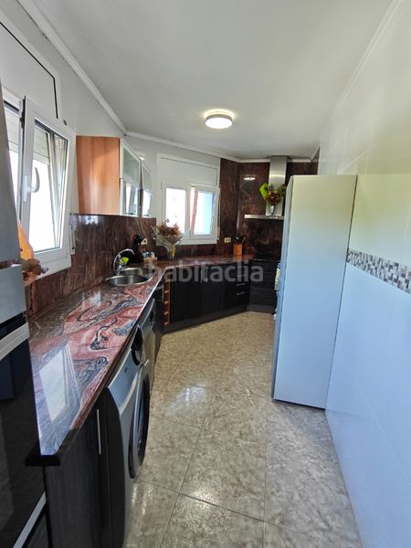 Foto 02ecef9a-538a-4fe8-8fb9-84938e09c3f5. Pis amb xemeneia calefacció a Eixample Residencial Escala (L´)