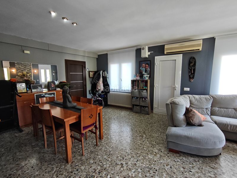 Foto 5071ae15-07e1-4759-83b9-e74b335e6e0f. Pis amb xemeneia calefacció a Eixample Residencial Escala (L´)