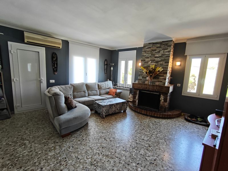 Foto 91c05039-1a85-4365-8c1b-1a4194e2b4a5. Pis amb xemeneia calefacció a Eixample Residencial Escala (L´)