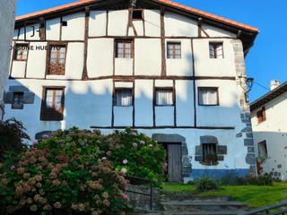 Pis a Aia. Se vende  piso en caserío tradicional en aia  oportunidad única!