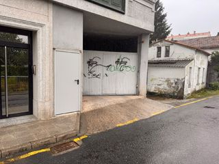 Aparcament cotxe a Fene