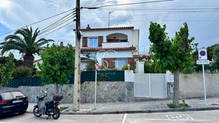 Casa en Roda de Barà. Encantadora casa independiente en roda de berà con jardín privad