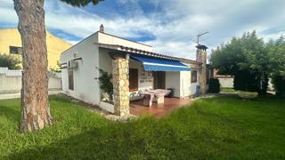 Maison à Roda de Barà. Encantadora casa independiente con jardín en roda de berà