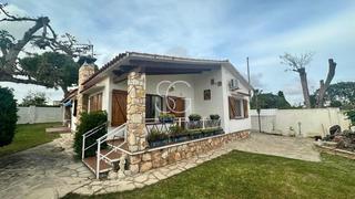 Casa in Roda de Barà. Encantadora casa independiente con jardín en roda de berà
