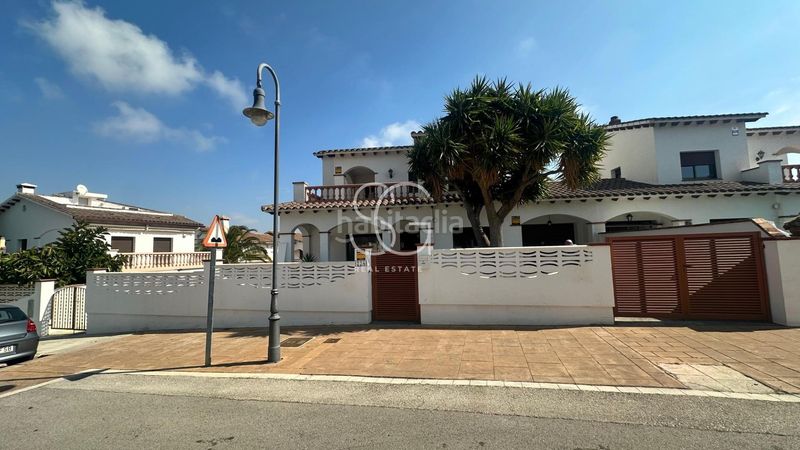 Foto 122bc063-26b1-4135-92b4-570ba168f6d0. Casa aparellada amb aparcament a Roda de Barà