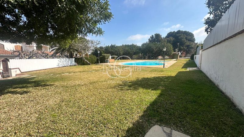 Foto 2095b9c1-e3e2-480e-b4b0-c1c6d30f4e01. Casa aparellada amb aparcament a Roda de Barà