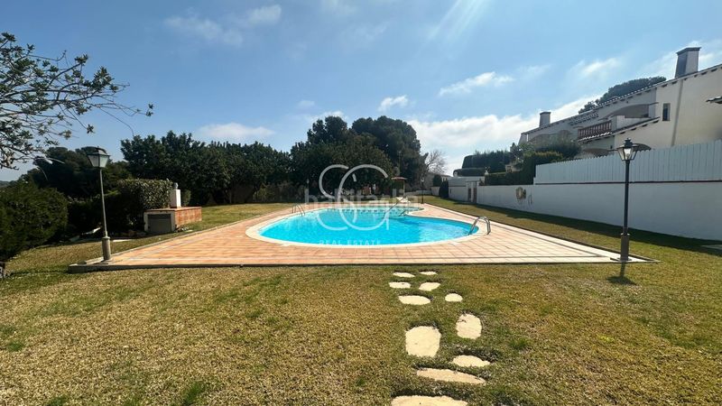 Foto 69ea6d30-443f-47a7-89d4-934998c0ef0f. Casa aparellada amb aparcament a Roda de Barà