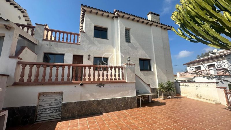 Foto 9fcd183a-3d67-4034-9d12-e09201536fd5. Casa aparellada amb aparcament a Roda de Barà