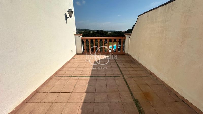 Foto bff334e9-d82b-4920-bfe1-0a0ef39d56d3. Casa aparellada amb aparcament a Roda de Barà