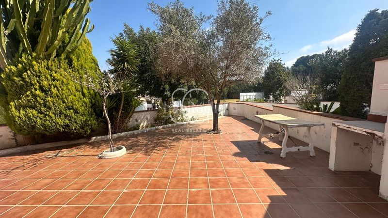 Foto c15ce6e5-9cb6-4c2f-a768-b1449b769cdc. Casa aparellada amb aparcament a Roda de Barà