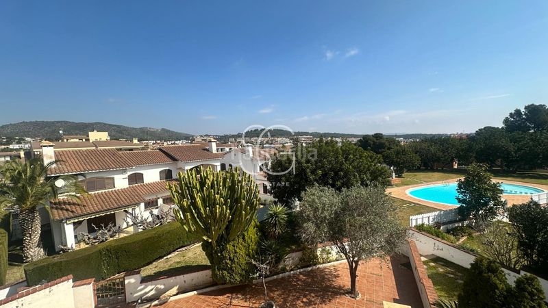 Foto e2f2ebfc-8301-4a4e-9e61-519fe84ce9ab. Casa aparellada amb aparcament a Roda de Barà