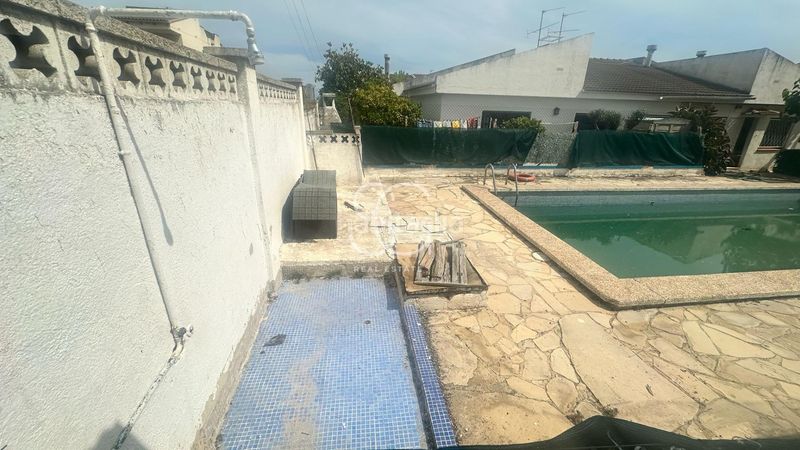 Foto a0d9c4b5-23aa-4bb0-ac45-45a43f6e4970. Casa aparellada a Marítima Nord Torredembarra