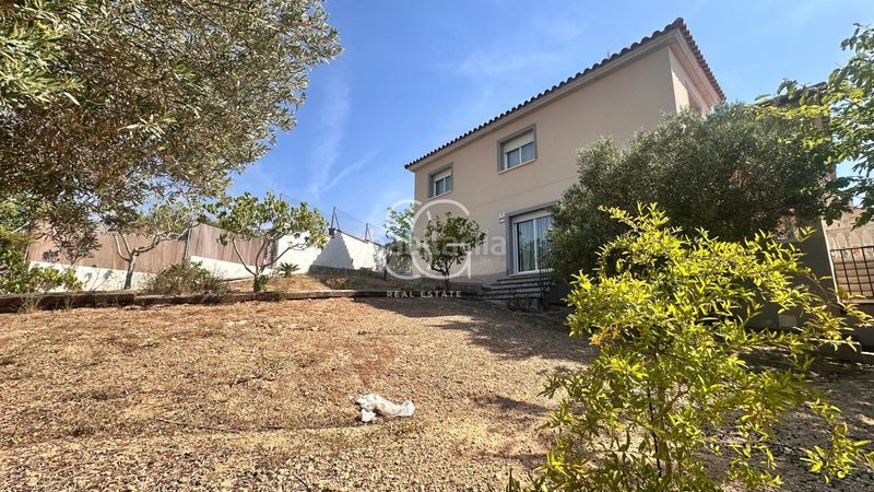 Foto edacc473-acb5-4d71-91f7-77362b504299. Casa aparellada amb calefacció aparcament a Roda de Barà