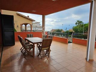 Casa a Centre. Magnífico chalet moderno en el oasis, el vendrell