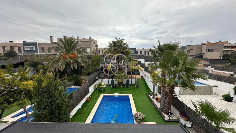 Foto 5e46bea9-cf58-477f-bd22-7bd012b5a7c7. Casa aparellada amb calefacció aparcament piscina a Roda de Barà
