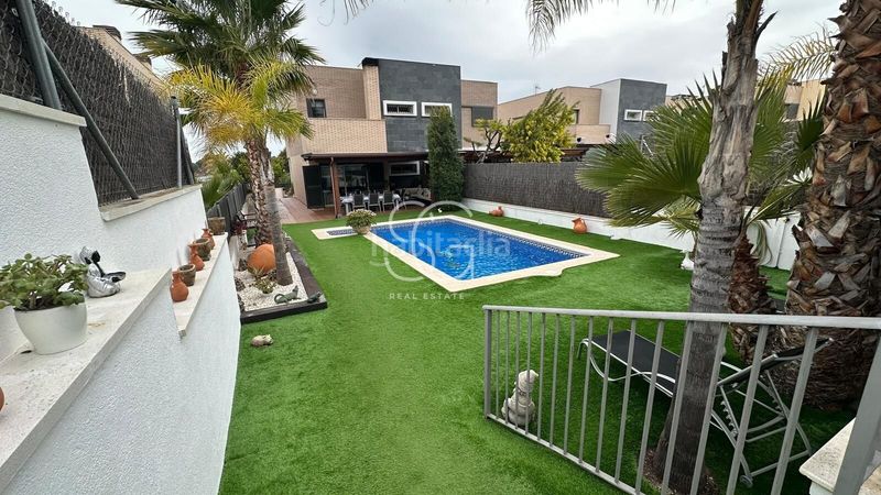 Foto 860ff31e-cad4-4597-86c3-46a3190afcd6. Casa aparellada amb calefacció aparcament piscina a Roda de Barà