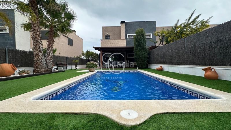 Foto d0dfc3a6-d21d-4fe2-9eb2-82837d185e54. Casa aparellada amb calefacció aparcament piscina a Roda de Barà