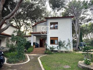 House  Pineda. Casa luminosa y amplia en el roc de sant gaietà, a pie de playa