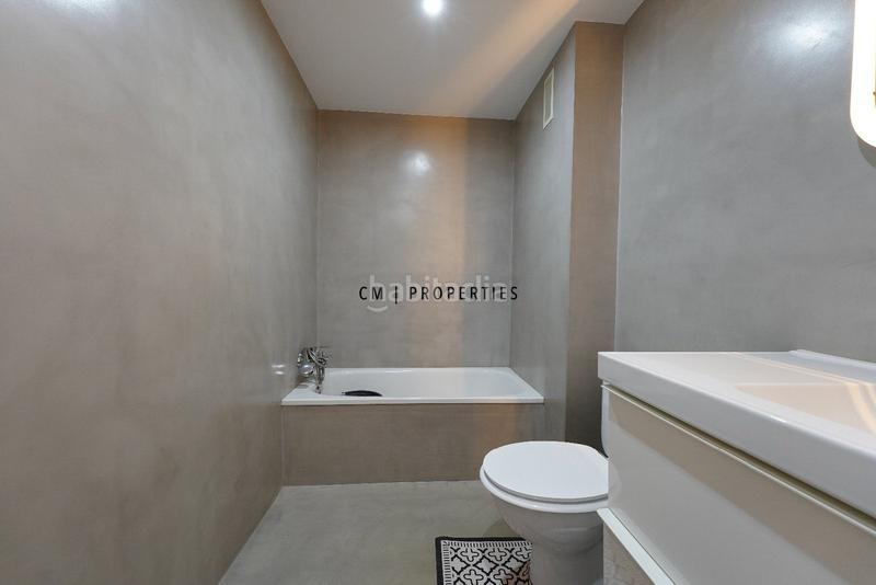 Foto 2b26bb3d-47ca-42a1-b9c4-b577db8a2b89. Alquiler piso  de tres habitaciones y tres baños en Valencia