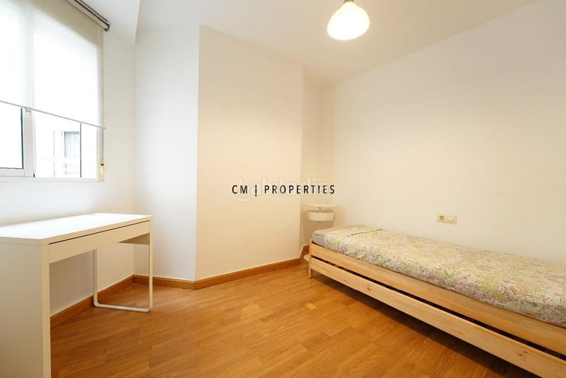 Foto 53cf1b82-28e4-45a8-a81f-b4dd95051ea7. Alquiler piso  de tres habitaciones y tres baños en Valencia