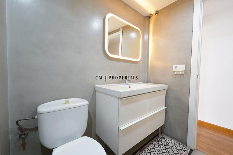 Foto 6cd2aa72-ca97-449a-9dfd-743d2c5d41fe. Alquiler piso  de tres habitaciones y tres baños en Valencia