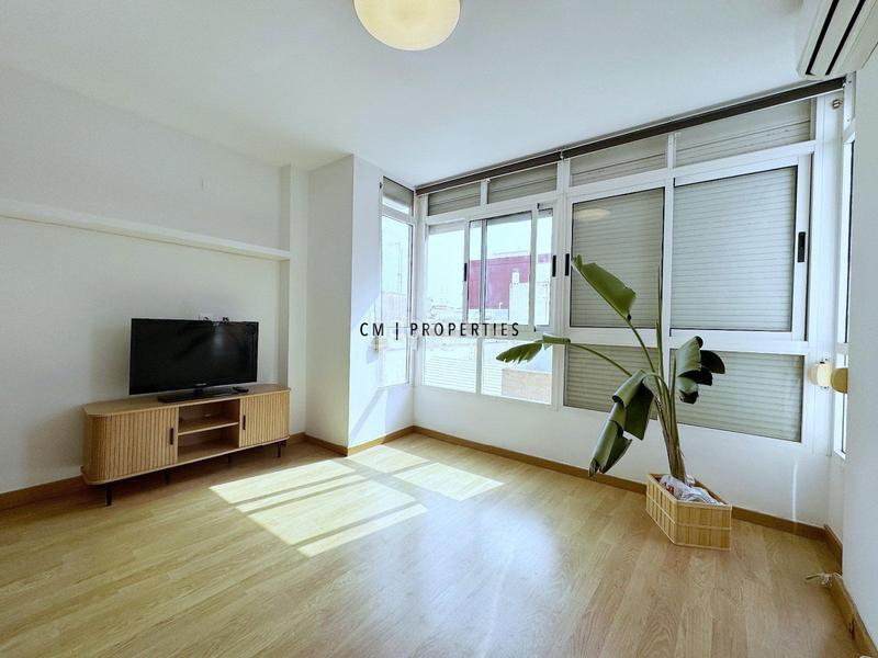 Foto 8ab9863b-d8b3-476a-8581-f7c586444a18. Alquiler piso  de tres habitaciones y tres baños en Valencia