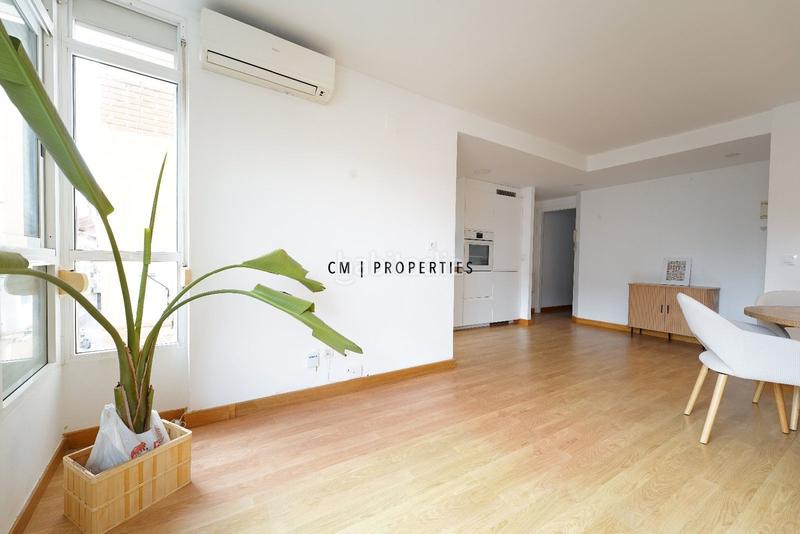 Foto 9e8f3b39-bfab-4673-a6d2-6b6e4e73cb6f. Alquiler piso  de tres habitaciones y tres baños en Valencia