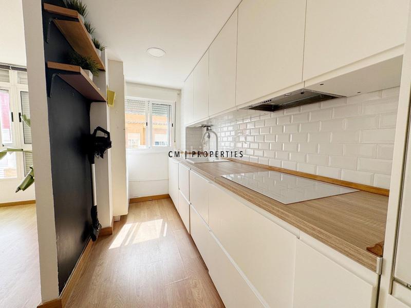 Foto c55cb76b-768d-4baa-af4b-f599fc56c4f9. Alquiler piso  de tres habitaciones y tres baños en Valencia