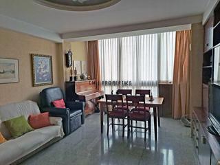 Lloguer Pis  Gran vía de ramón y cajal. Piso de tres habitaciones