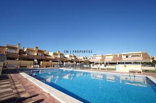 Lloguer Pis  Carrer arroz y tartana. Adosado de cuatro habitaciones y tres baños, con piscina
