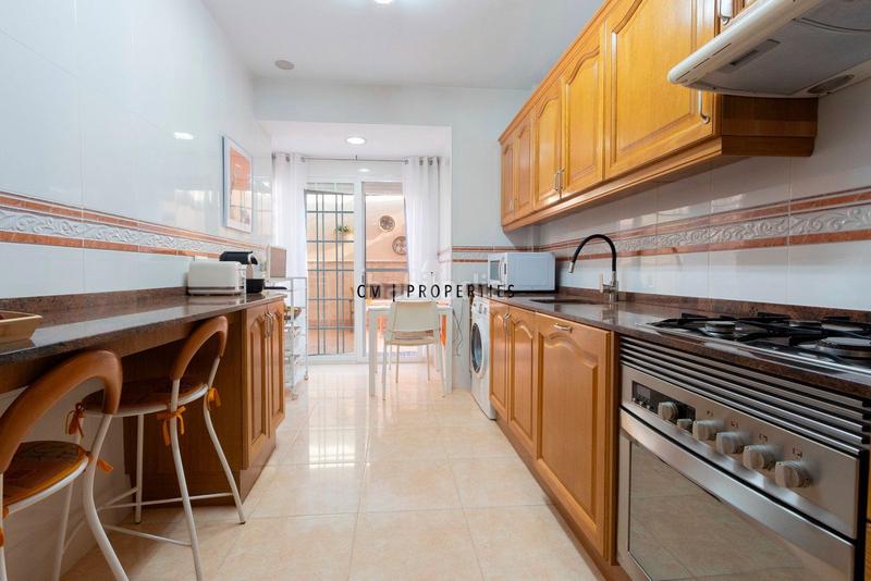 Foto b96f839f-701f-441b-b066-945d48f0d8c5. Casa adossada amb calefacció aparcament a Moncada