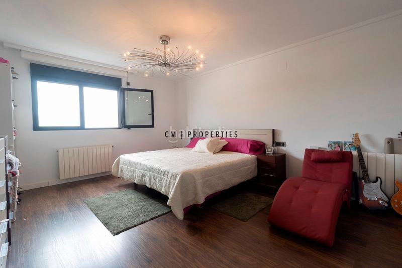 Foto 59ccd18f-d113-4d73-960e-3d35ce5a4aa2. Location chalet avec chauffage parking piscine dans Torrent