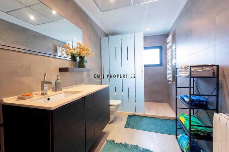 Foto 8ac4d5c4-8d35-4eba-9180-55dadc97a320. Location chalet avec chauffage parking piscine dans Torrent